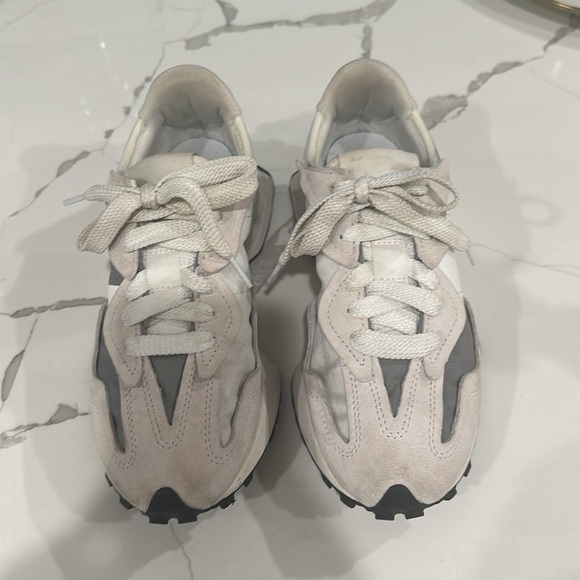 Women’s New Balance 327 - some wear - Picture 2 of 5